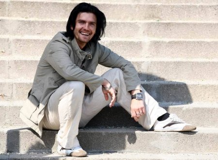 petr na schodech .jpg